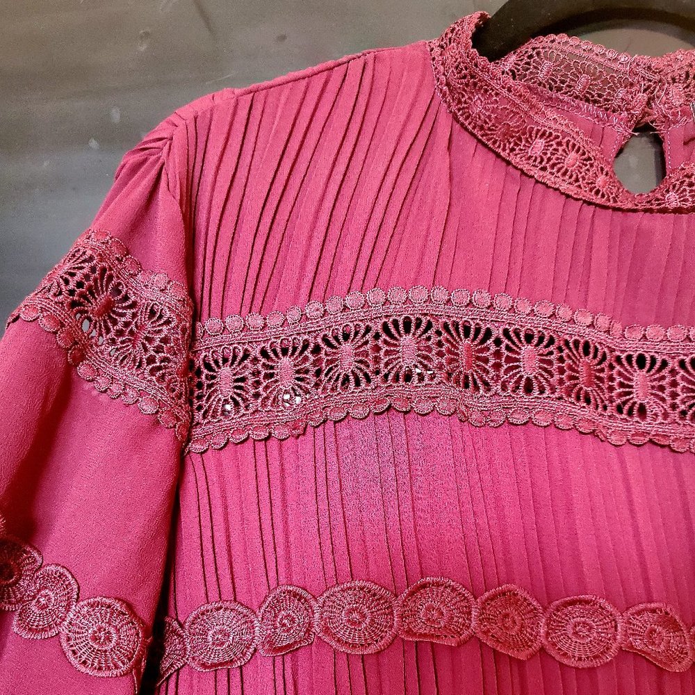 🆕️ 💃🏻 NWT Aqua Pleated Lace-Trim Dress - Picture 5 of 8